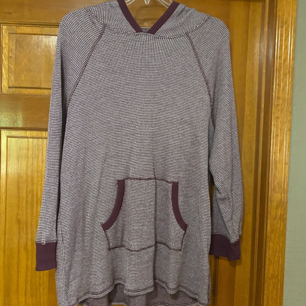 Light weight Hoodie, Size 22-24W, wine & cream
